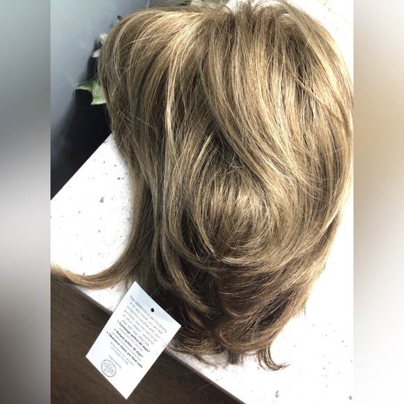 Paula Young Shelby wig
Brand New in box with tags
Never worn - Picture 5 of 7